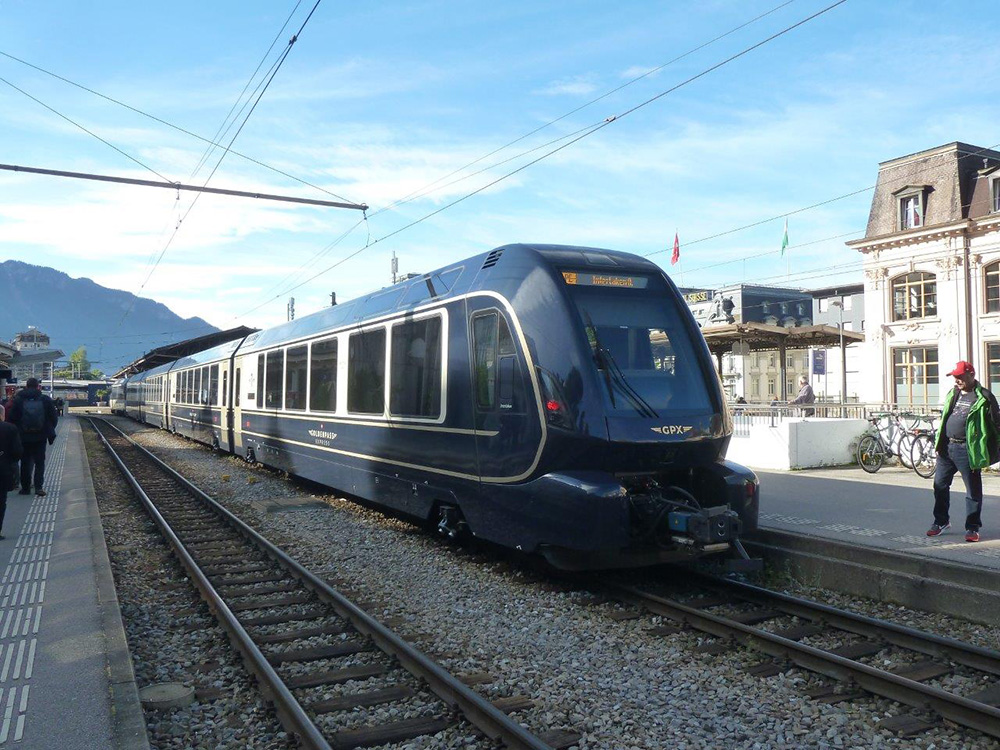 Montreux - Train Golden Pass Express pour Interlaken vu côté voiture-pilote 