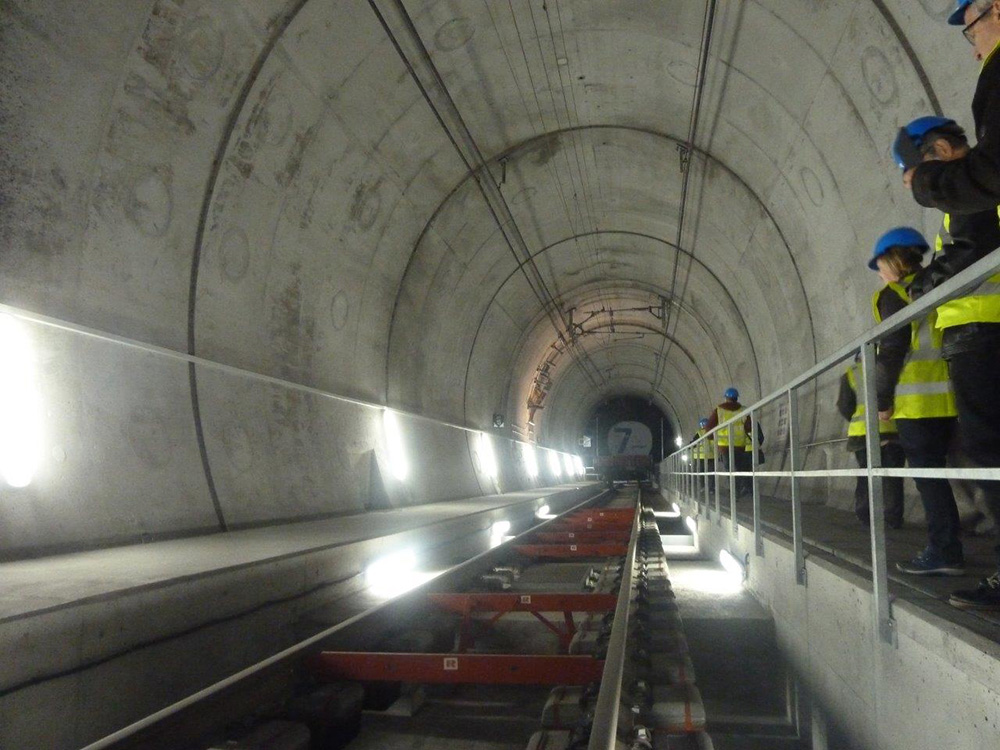 Tunnel base Lötschberg - Pose de la voie